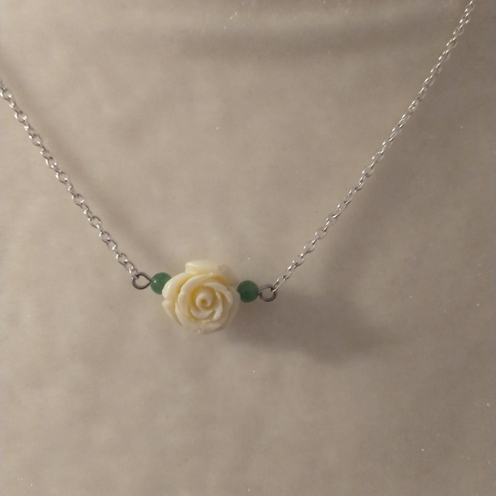 Flower neckalce - Picture 5 of 7